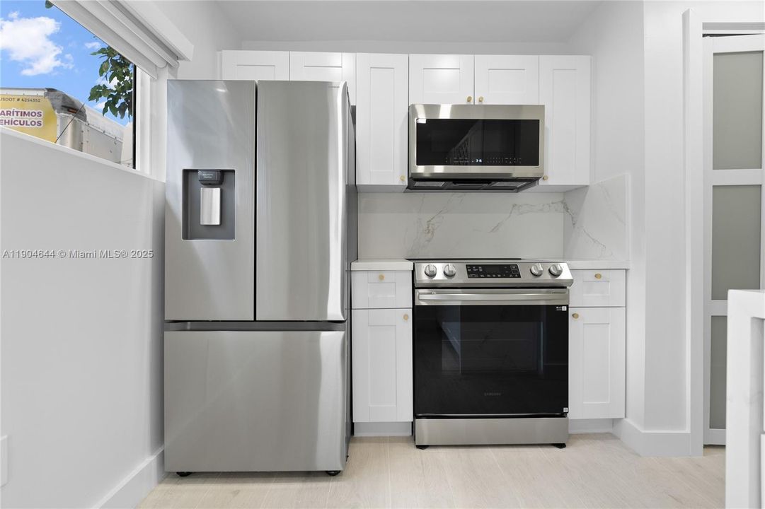 Recently Rented: $1,900 (1 beds, 1 baths, 1732 Square Feet)