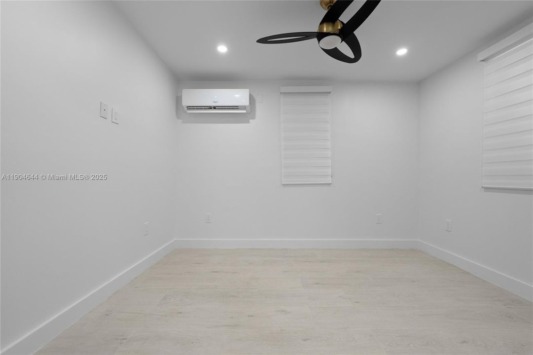 Recently Rented: $1,900 (1 beds, 1 baths, 1732 Square Feet)