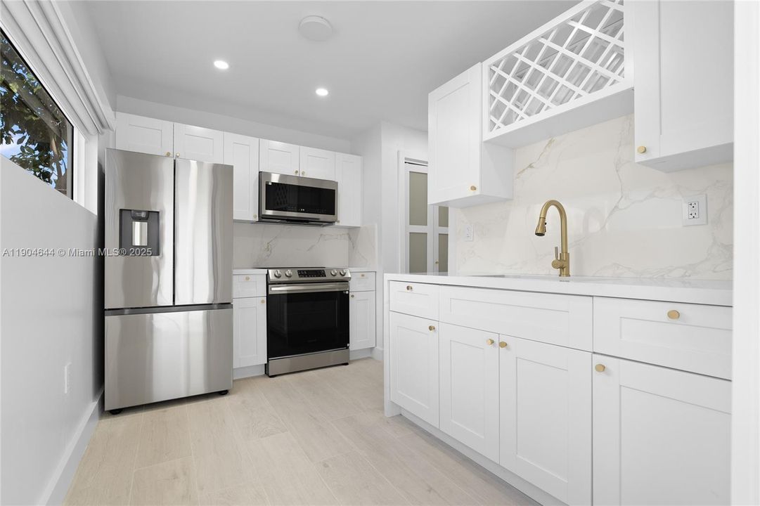 Recently Rented: $1,900 (1 beds, 1 baths, 1732 Square Feet)