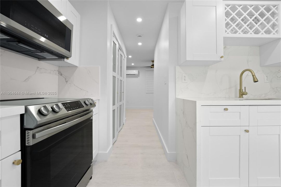 Recently Rented: $1,900 (1 beds, 1 baths, 1732 Square Feet)