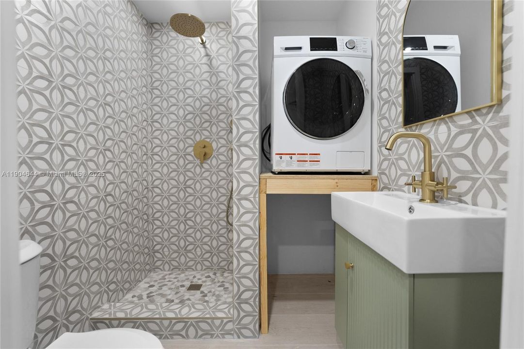 Recently Rented: $1,900 (1 beds, 1 baths, 1732 Square Feet)