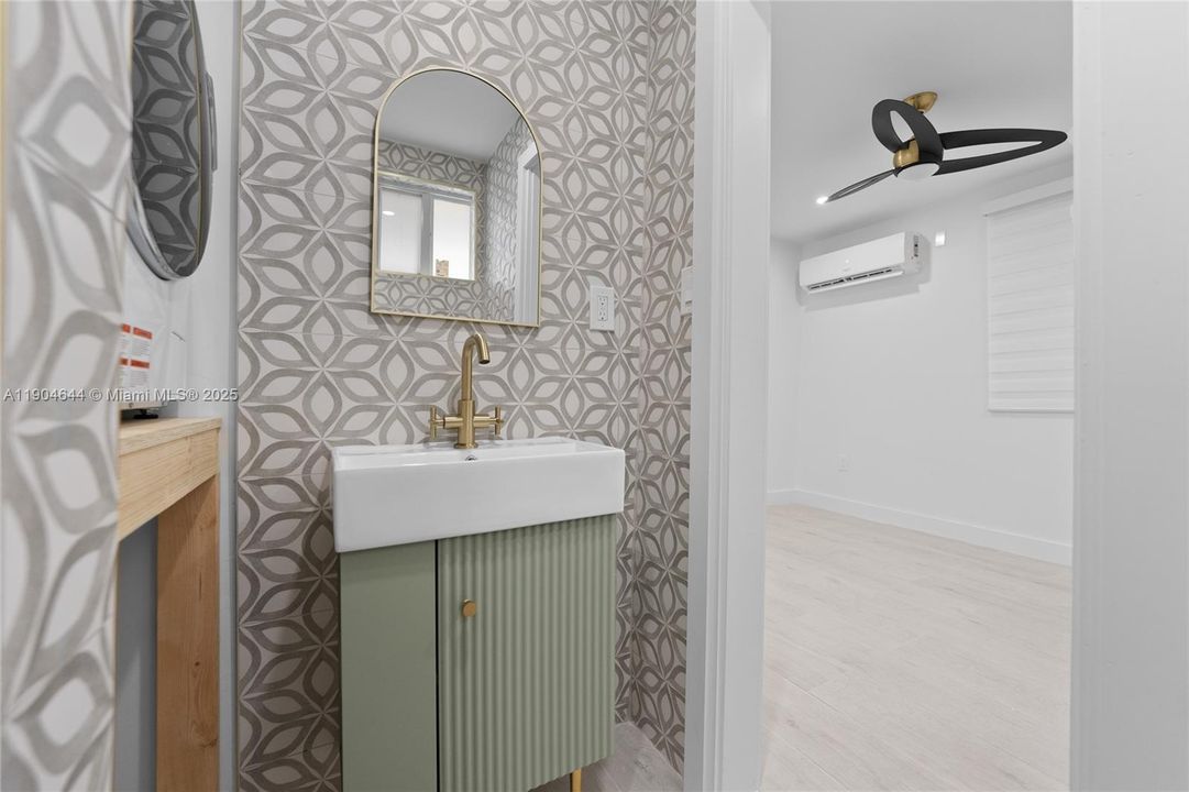 Recently Rented: $1,900 (1 beds, 1 baths, 1732 Square Feet)