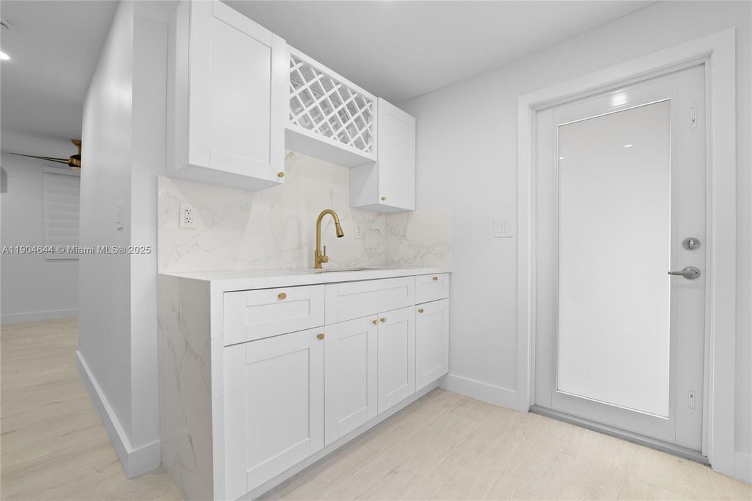 Recently Rented: $1,900 (1 beds, 1 baths, 1732 Square Feet)