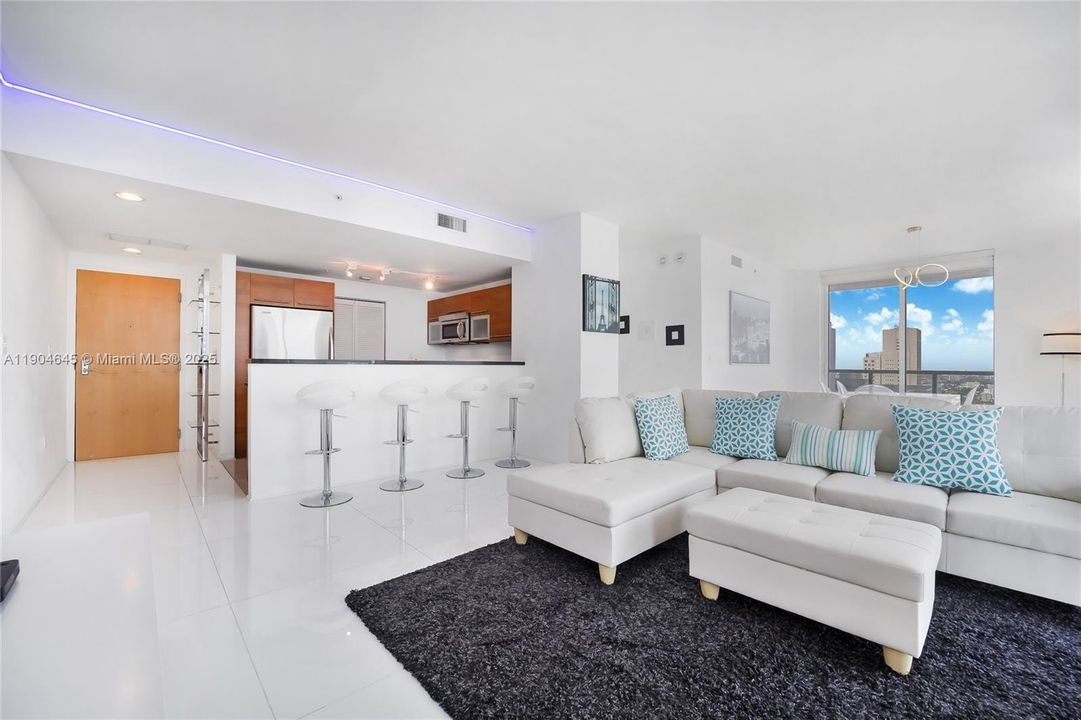 Recently Rented: $4,000 (2 beds, 2 baths, 1203 Square Feet)