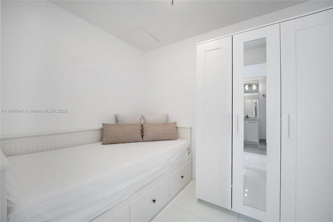 Recently Rented: $4,000 (2 beds, 2 baths, 1203 Square Feet)