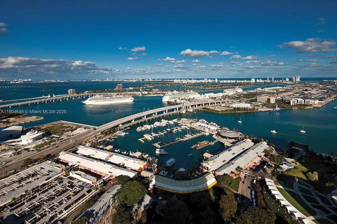 Recently Rented: $4,000 (2 beds, 2 baths, 1203 Square Feet)