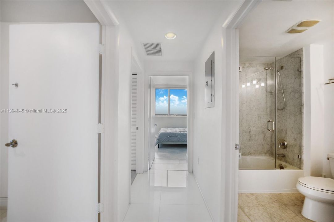 Recently Rented: $4,000 (2 beds, 2 baths, 1203 Square Feet)