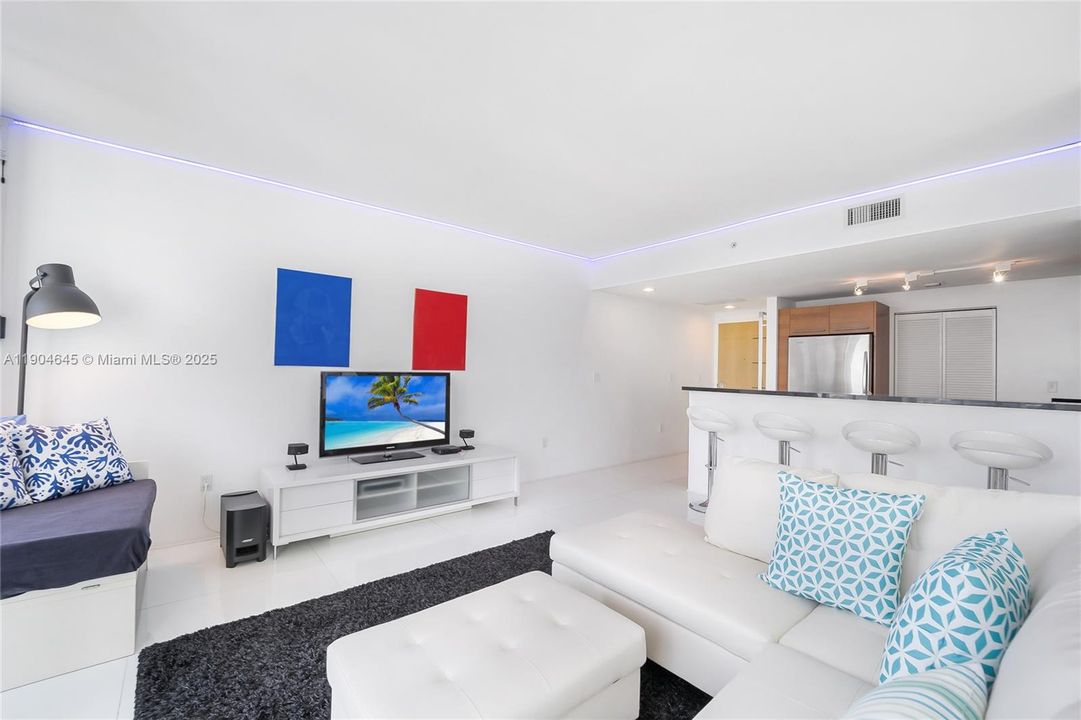 Recently Rented: $4,000 (2 beds, 2 baths, 1203 Square Feet)