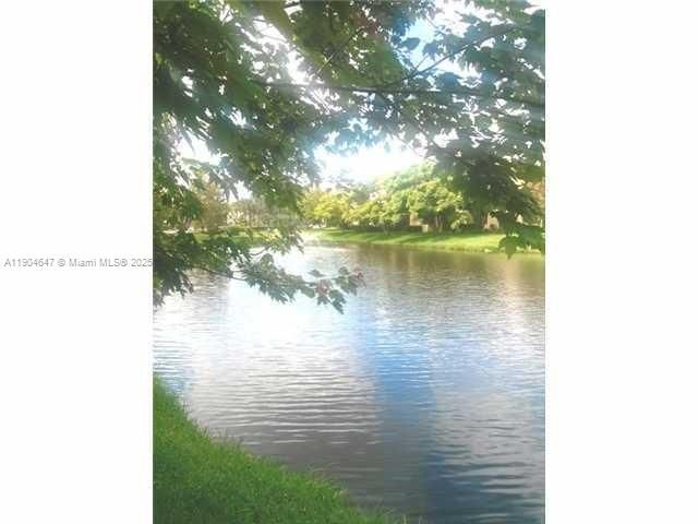 合同活跃: $1,700 (1 贝兹, 1 浴室, 806 平方英尺)