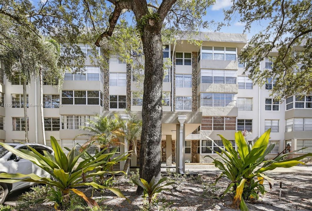 For Sale: $135,000 (1 beds, 1 baths, 680 Square Feet)