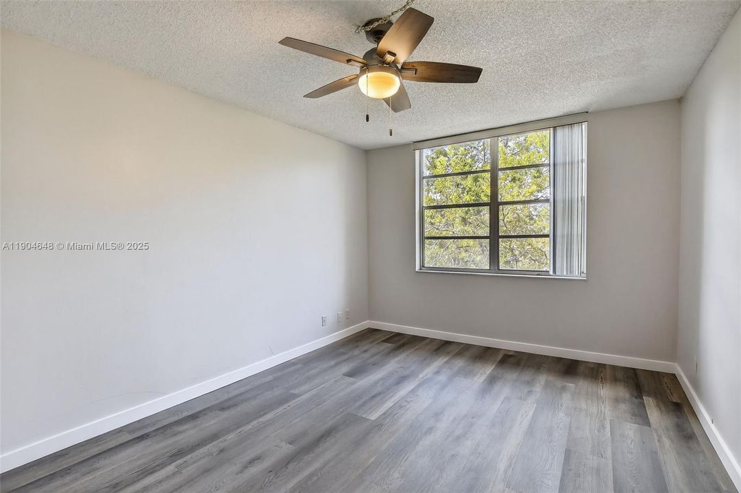 For Sale: $135,000 (1 beds, 1 baths, 680 Square Feet)