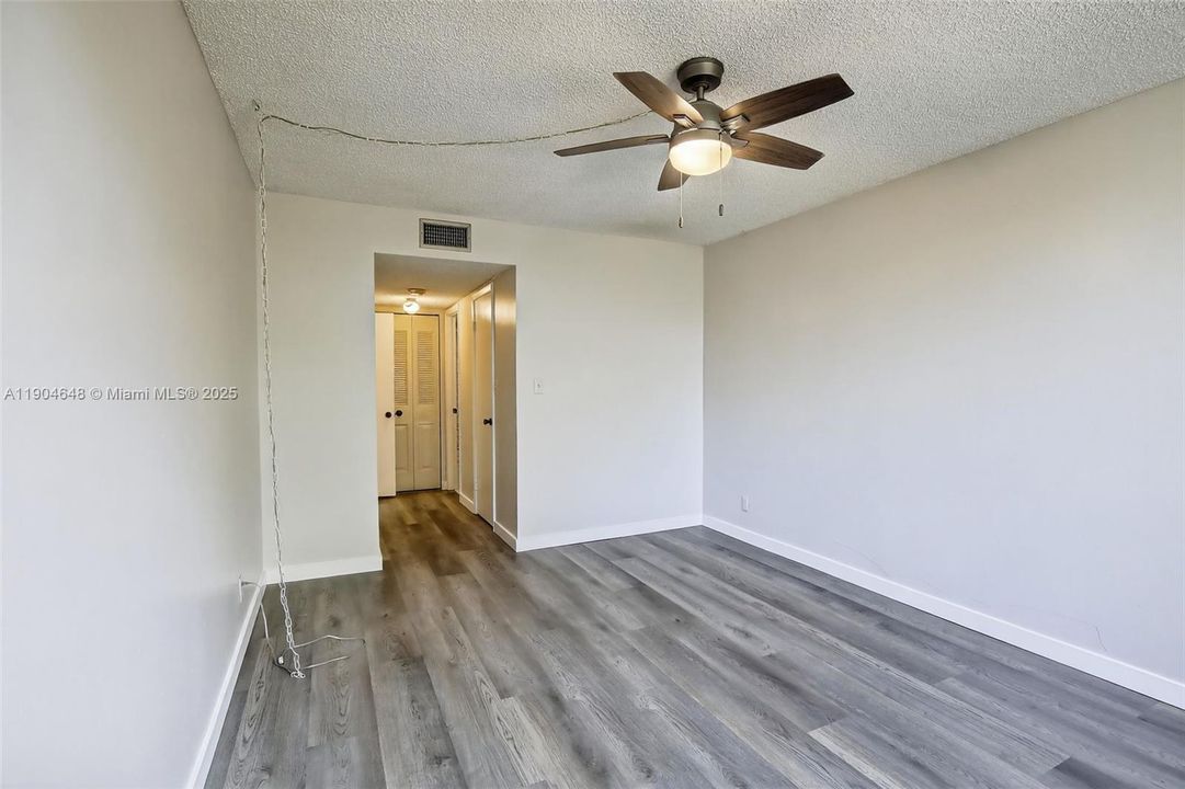 For Sale: $135,000 (1 beds, 1 baths, 680 Square Feet)