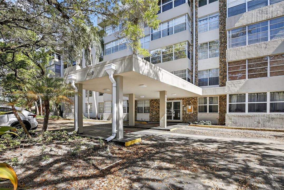 For Sale: $135,000 (1 beds, 1 baths, 680 Square Feet)