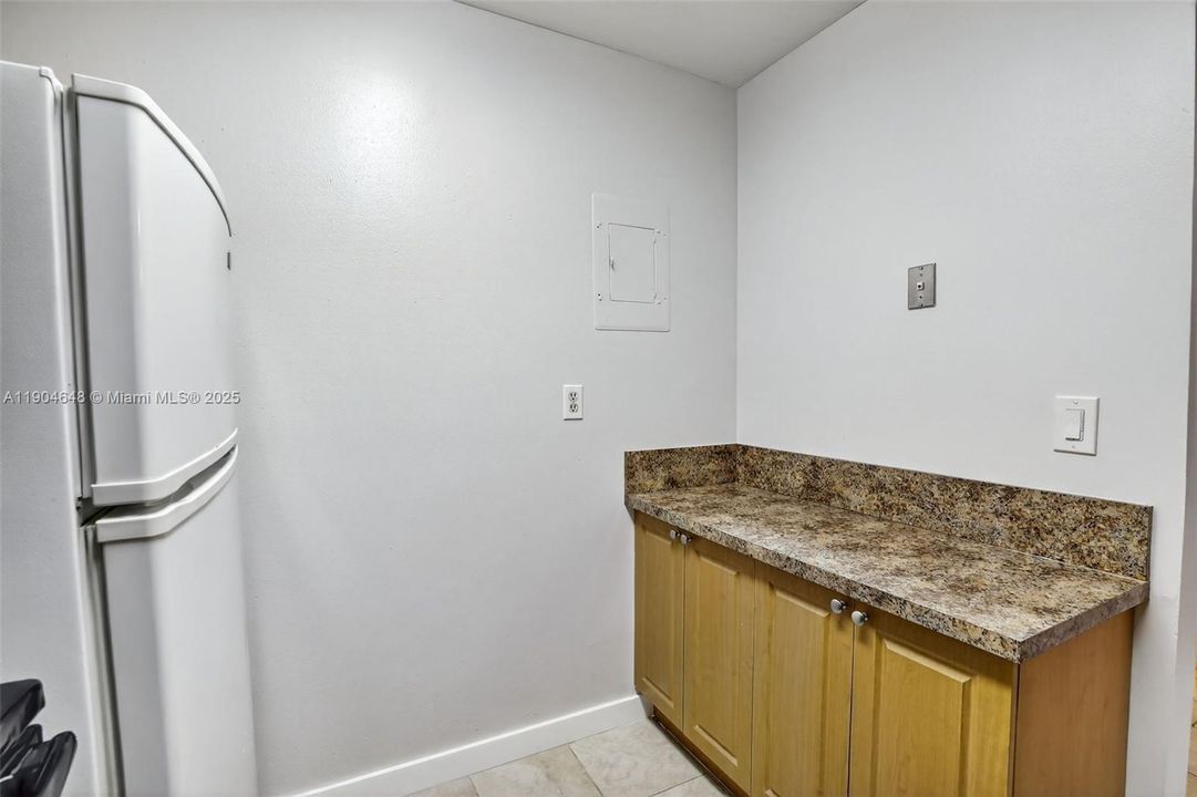 For Sale: $135,000 (1 beds, 1 baths, 680 Square Feet)
