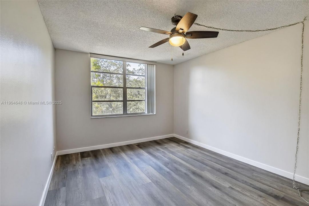 For Sale: $135,000 (1 beds, 1 baths, 680 Square Feet)