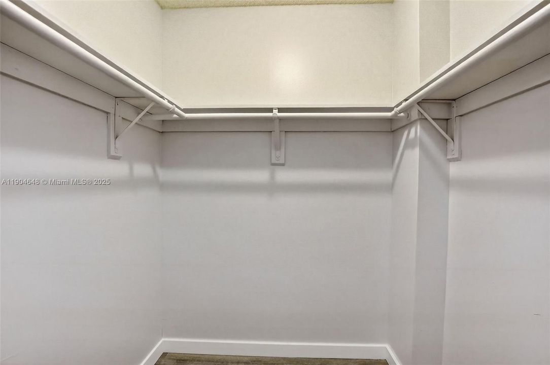 For Sale: $135,000 (1 beds, 1 baths, 680 Square Feet)