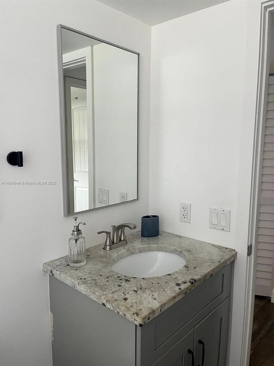 Active With Contract: $2,900 (2 beds, 2 baths, 1020 Square Feet)