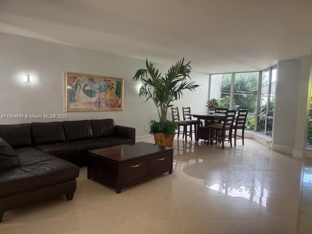 Active With Contract: $2,900 (2 beds, 2 baths, 1020 Square Feet)