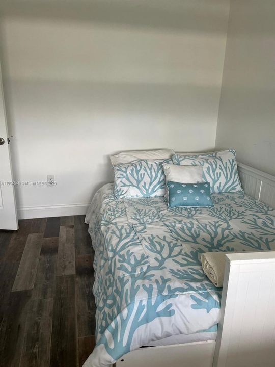 Active With Contract: $2,900 (2 beds, 2 baths, 1020 Square Feet)