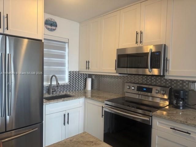 Active With Contract: $2,900 (2 beds, 2 baths, 1020 Square Feet)