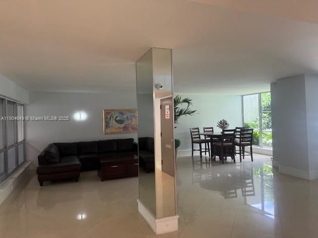 Active With Contract: $2,900 (2 beds, 2 baths, 1020 Square Feet)