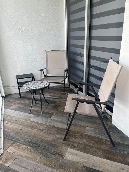 Active With Contract: $2,900 (2 beds, 2 baths, 1020 Square Feet)