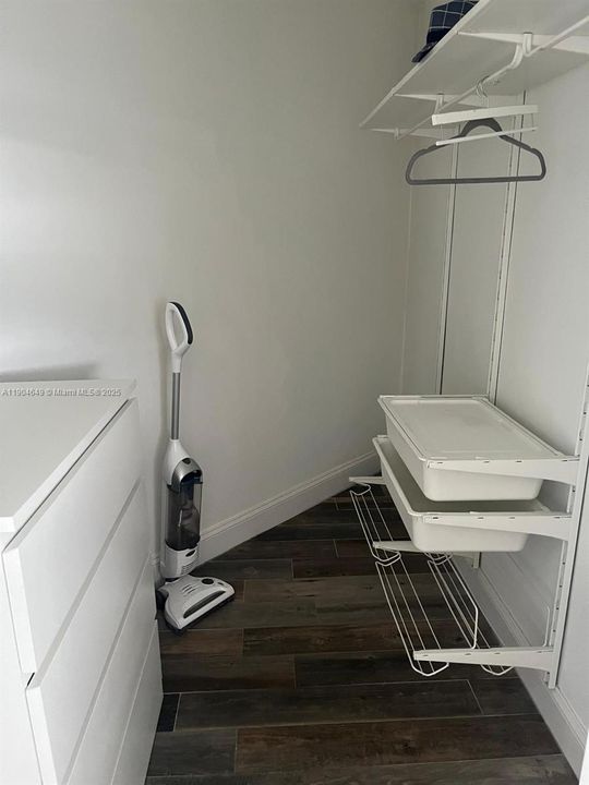 Active With Contract: $2,900 (2 beds, 2 baths, 1020 Square Feet)