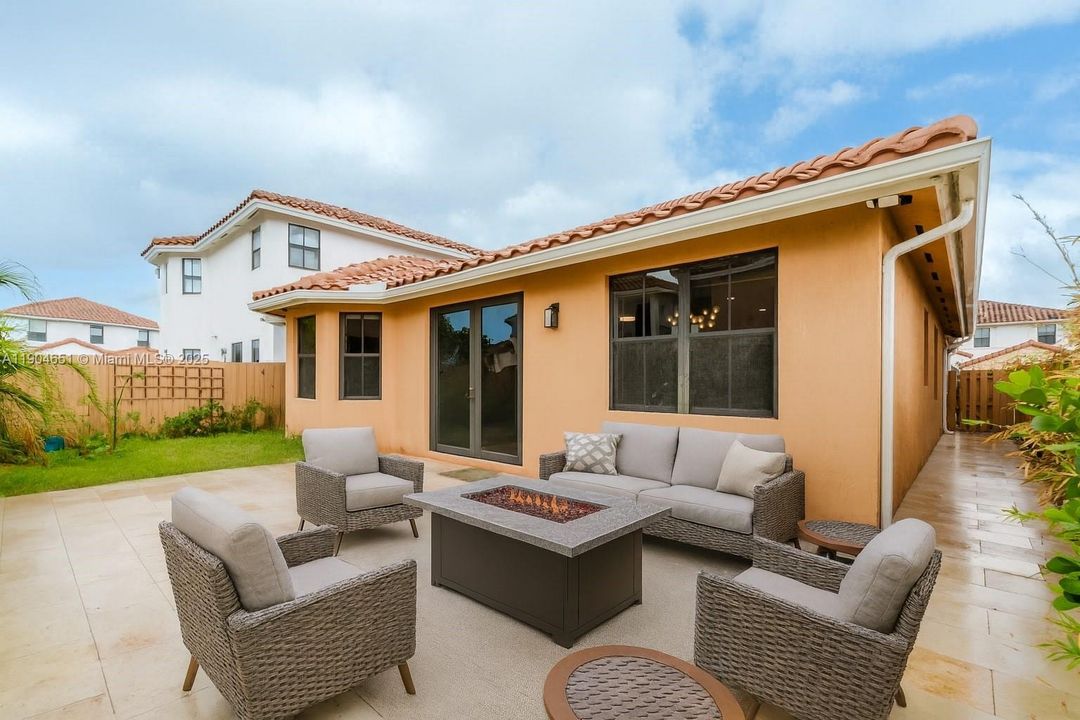 Недавно арендовано: $4,300 (3 спален, 2 ванн, 1735 Квадратных фут)