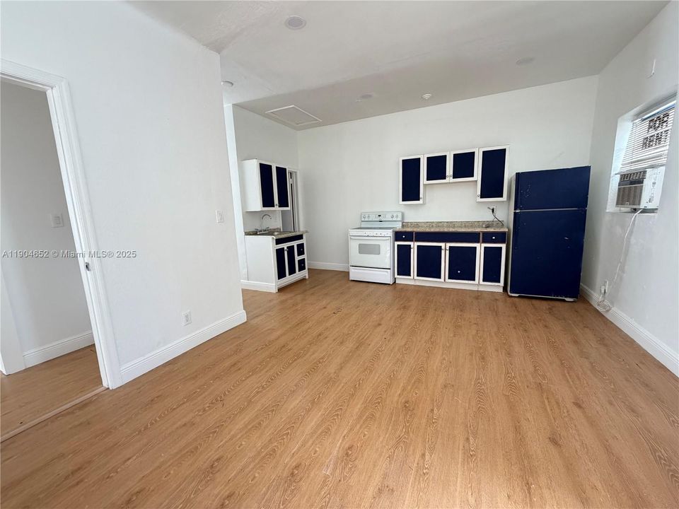 For Rent: $2,075 (2 beds, 2 baths, 750 Square Feet)