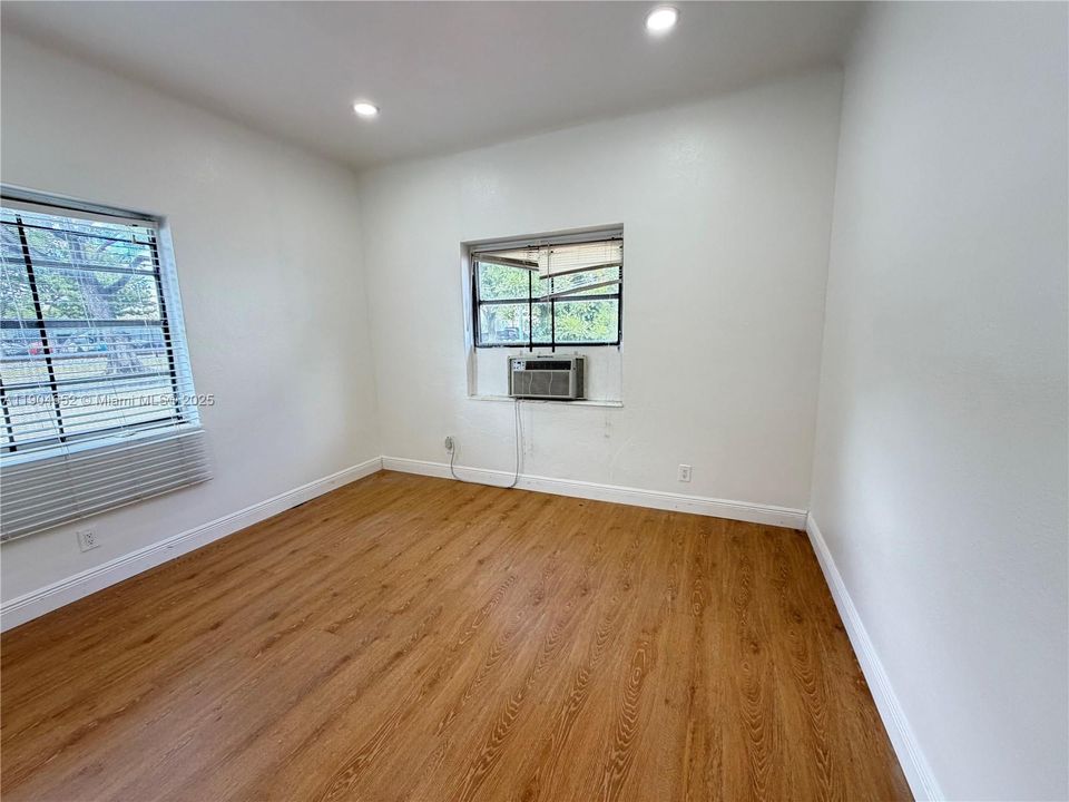 For Rent: $2,075 (2 beds, 2 baths, 750 Square Feet)