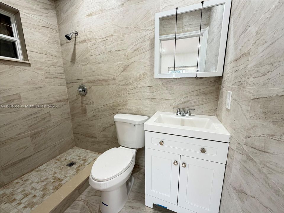 For Rent: $2,075 (2 beds, 2 baths, 750 Square Feet)