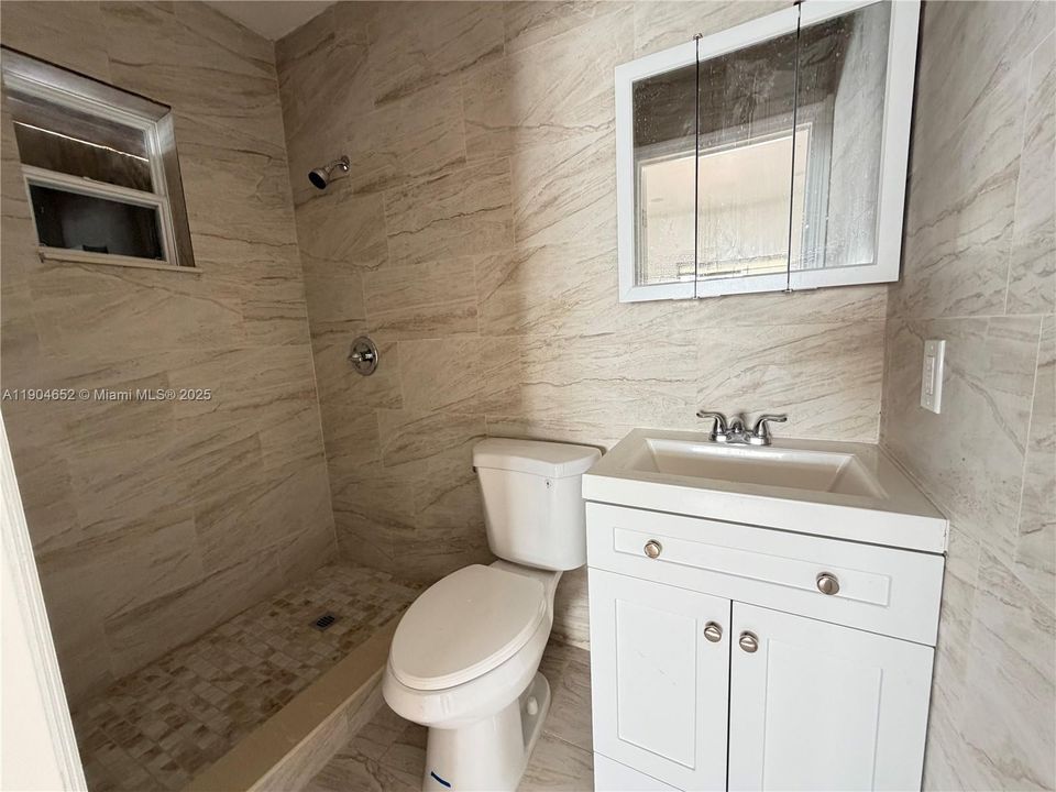 For Rent: $2,075 (2 beds, 2 baths, 750 Square Feet)