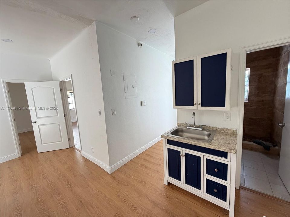 For Rent: $2,075 (2 beds, 2 baths, 750 Square Feet)