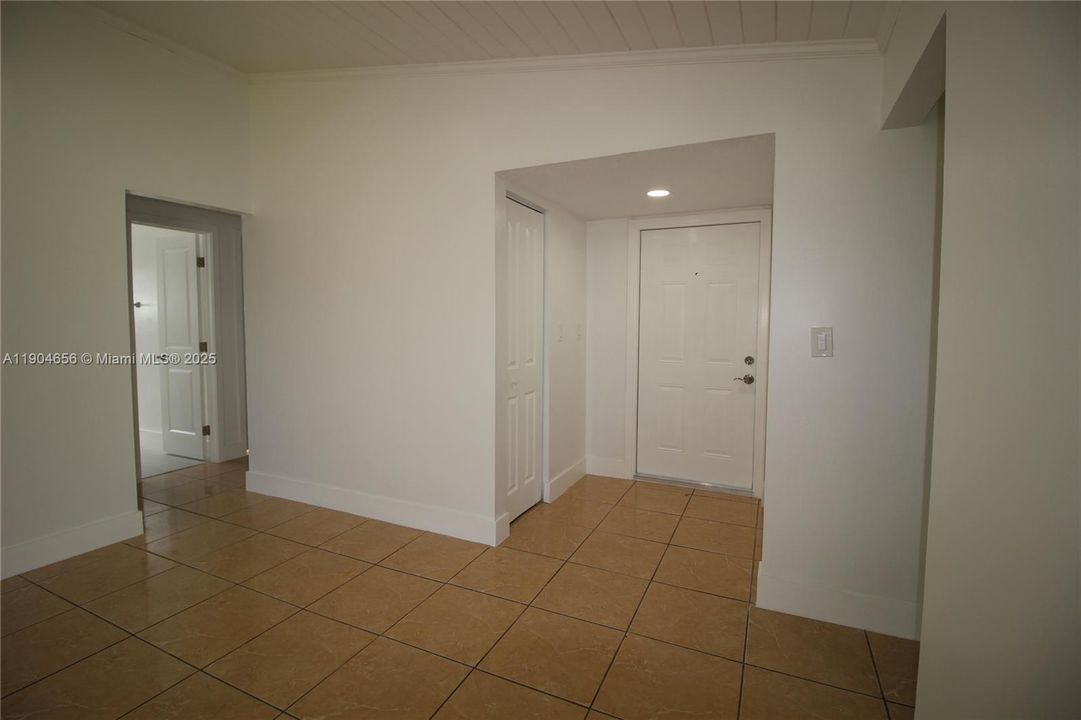 For Rent: $2,895 (3 beds, 2 baths, 1309 Square Feet)
