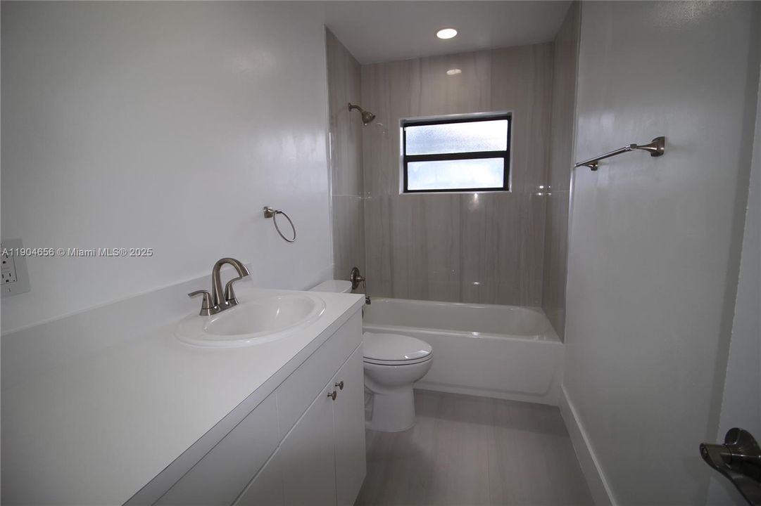 For Rent: $2,895 (3 beds, 2 baths, 1309 Square Feet)