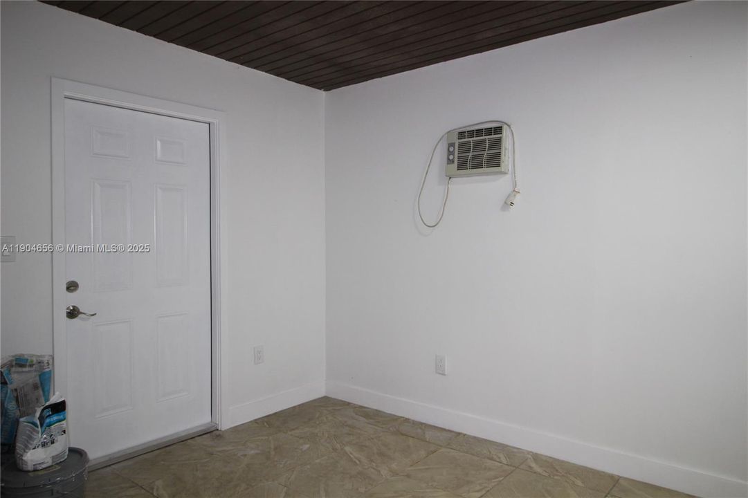 For Rent: $2,895 (3 beds, 2 baths, 1309 Square Feet)