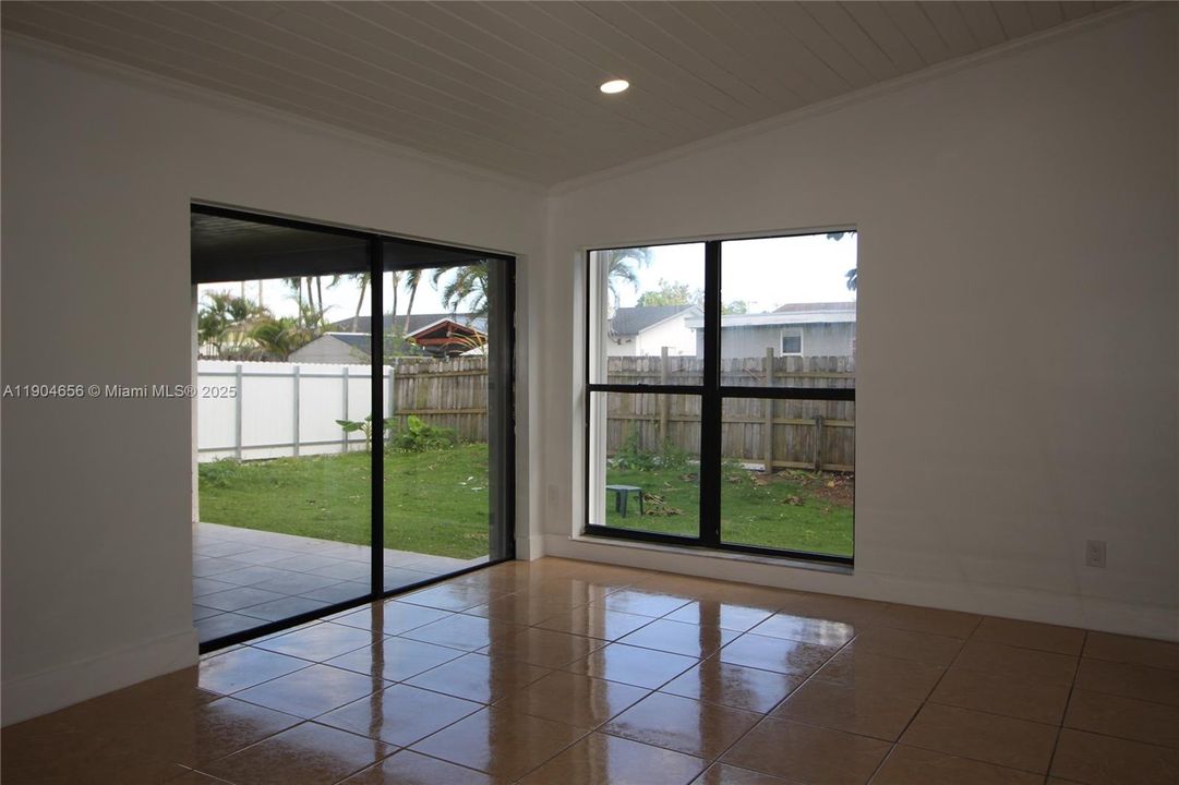 For Rent: $2,895 (3 beds, 2 baths, 1309 Square Feet)