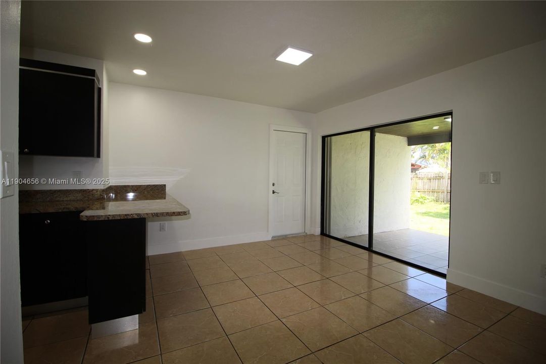 For Rent: $2,895 (3 beds, 2 baths, 1309 Square Feet)