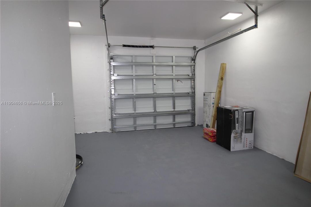 For Rent: $2,895 (3 beds, 2 baths, 1309 Square Feet)