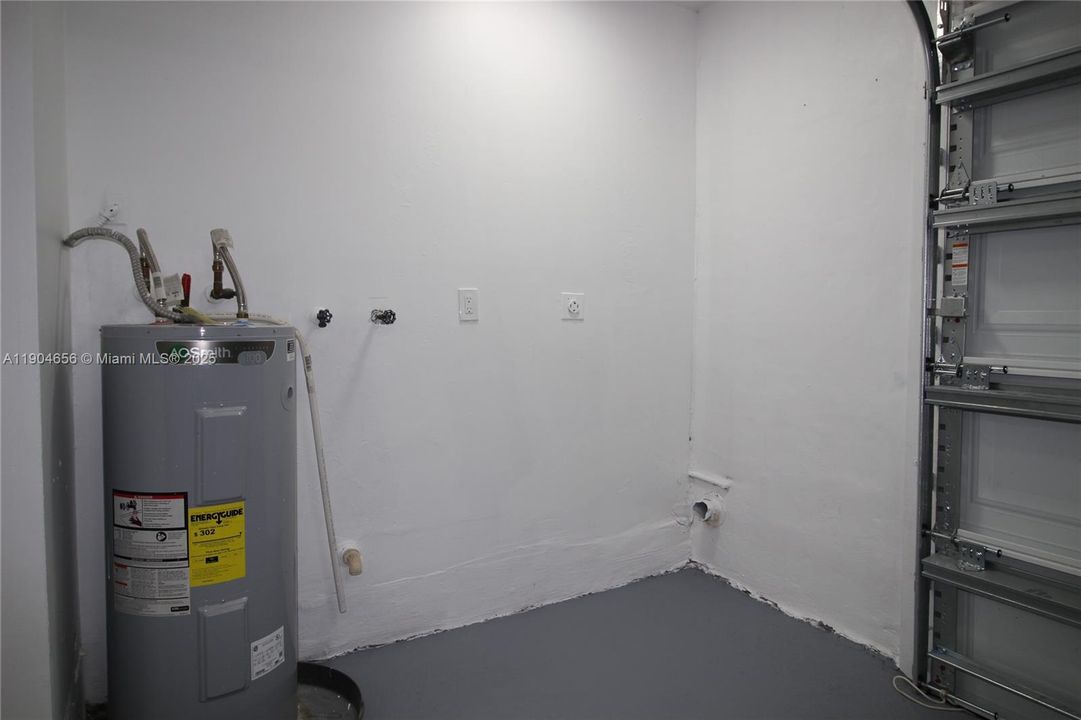 For Rent: $2,895 (3 beds, 2 baths, 1309 Square Feet)