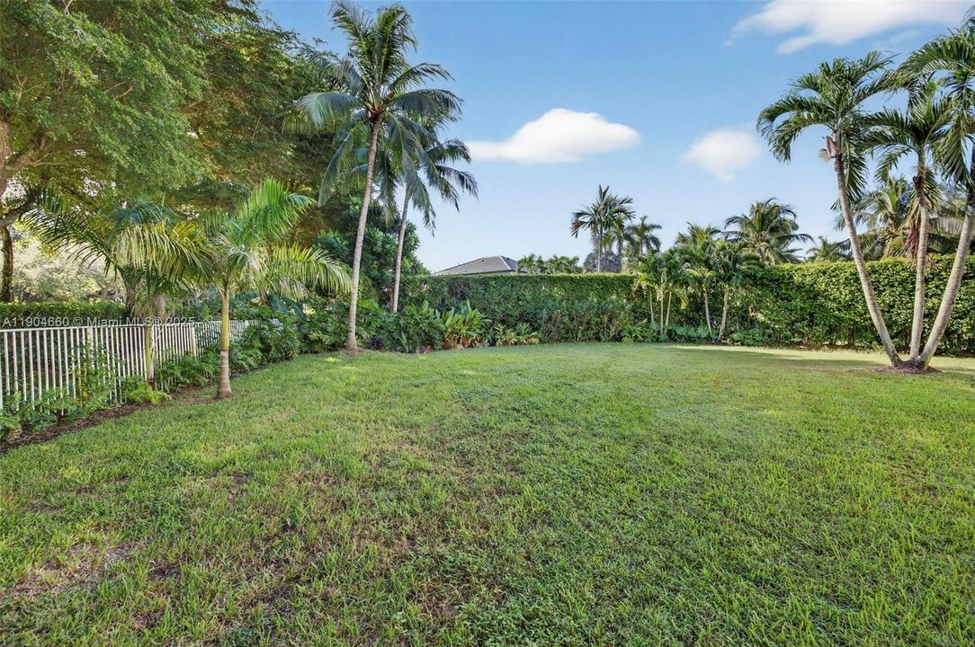 For Sale: $1,760,000 (5 beds, 5 baths, 3979 Square Feet)