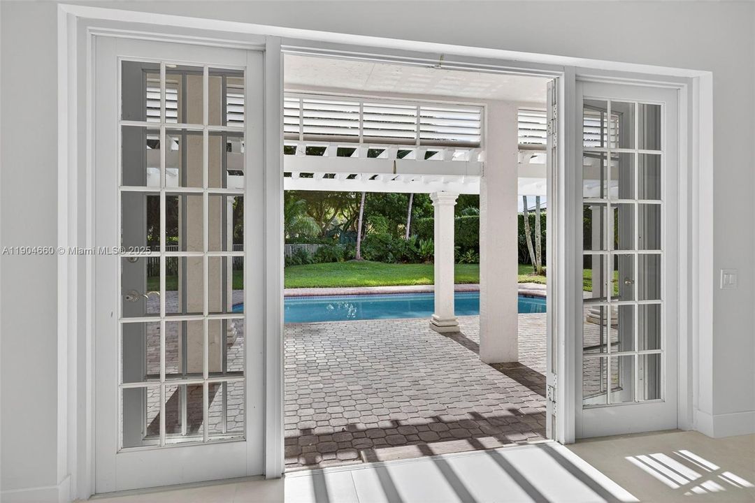 For Sale: $1,760,000 (5 beds, 5 baths, 3979 Square Feet)