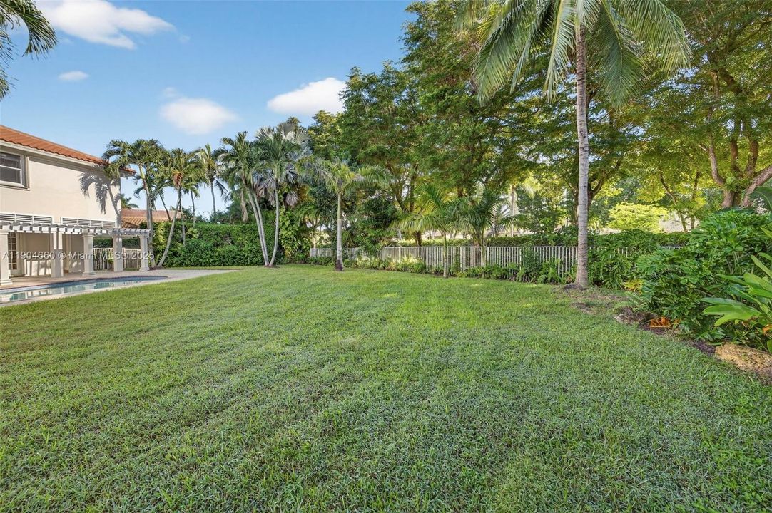 For Sale: $1,760,000 (5 beds, 5 baths, 3979 Square Feet)