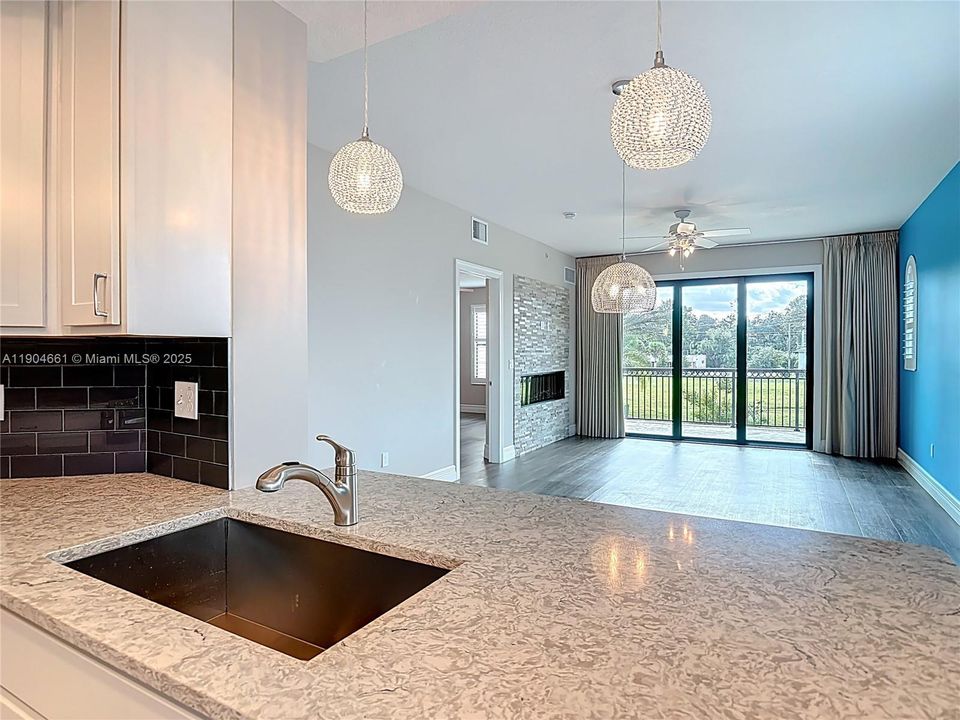 En Venta: $399,000 (3 camas, 2 baños, 1523 Pies cuadrados)