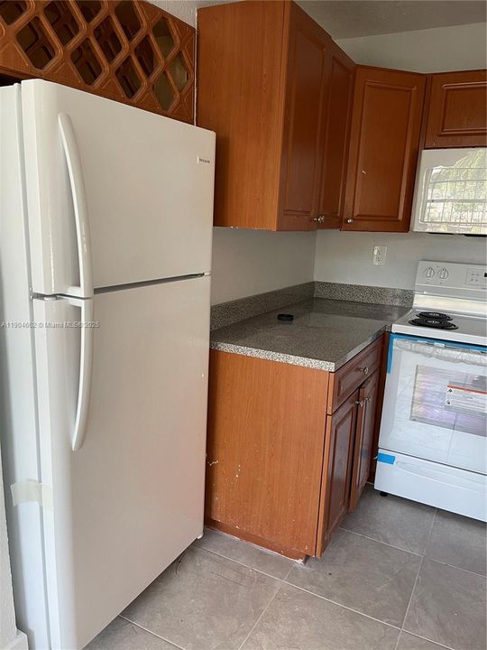 Recently Rented: $2,400 (2 beds, 1 baths, 987 Square Feet)