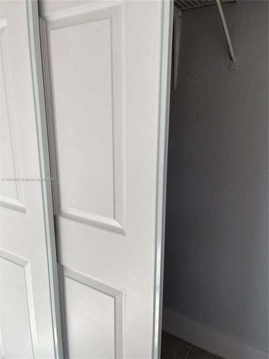 Recently Rented: $2,400 (2 beds, 1 baths, 987 Square Feet)