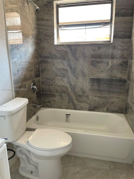 Recently Rented: $2,400 (2 beds, 1 baths, 987 Square Feet)