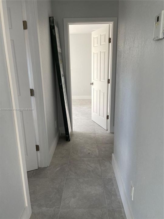 Recently Rented: $2,400 (2 beds, 1 baths, 987 Square Feet)