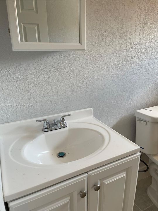 Recently Rented: $2,400 (2 beds, 1 baths, 987 Square Feet)