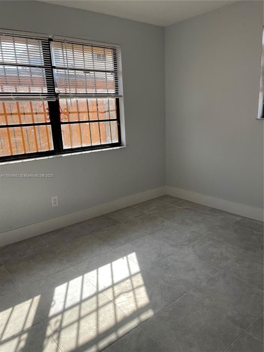 Recently Rented: $2,400 (2 beds, 1 baths, 987 Square Feet)